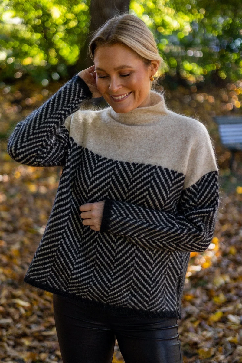 Turtleneck Color Block Sweater for Women - Long Sleeve - Image 3
