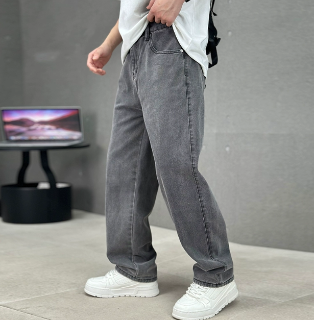 Loose Fit Straight Leg Jeans for men - Relaxed Fit - Image 1